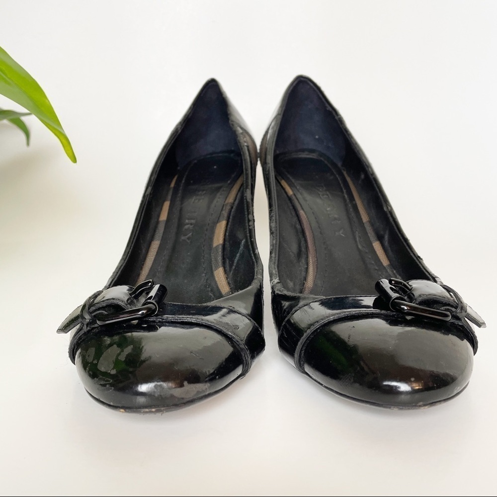 Burberry Black Smoke Check Coated Canvas Patent Leather Buckle Round 39.5 Pumps - Picture 5 of 16